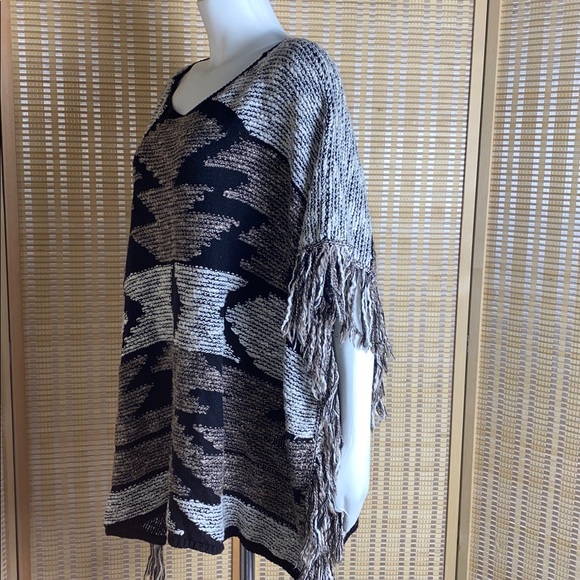 INC International Concepts Western Aztec Print Fringe Sweater Poncho Size S/M - Picture 4 of 6